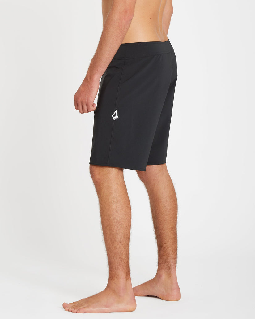 Lido Solid Mod 18" Boardshorts - Black
